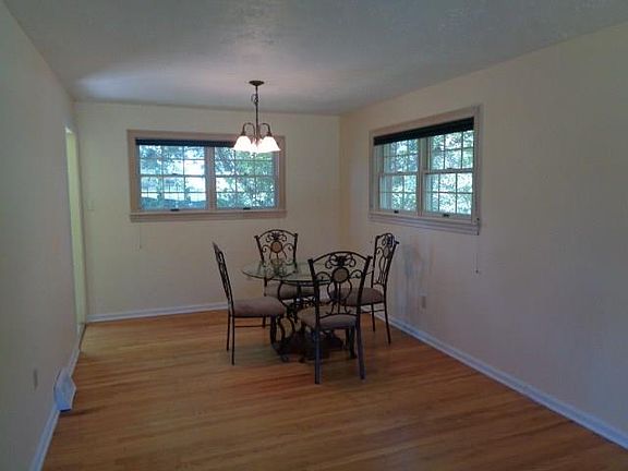 3rd image of 438 Morris Ave
