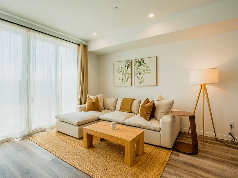 2553 Thurman Ave #2 — Photo 3