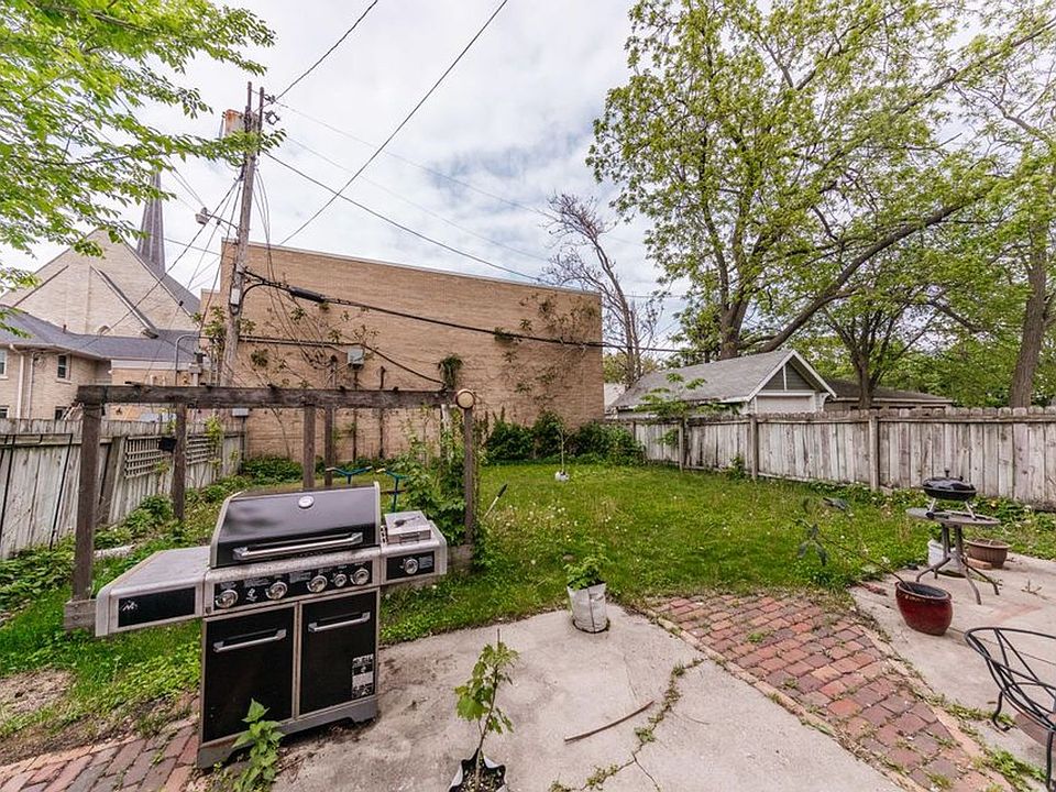 2nd image of 242 E Park Ave