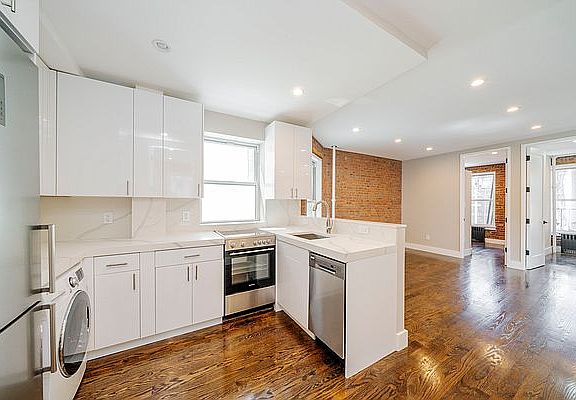 4th image of 171 6th Ave APT 4B
