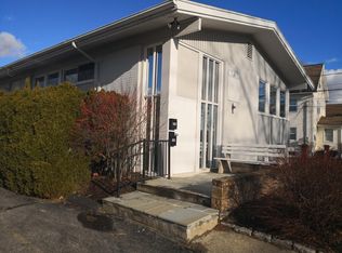 99 Circular Ave, Hamden, CT 06514