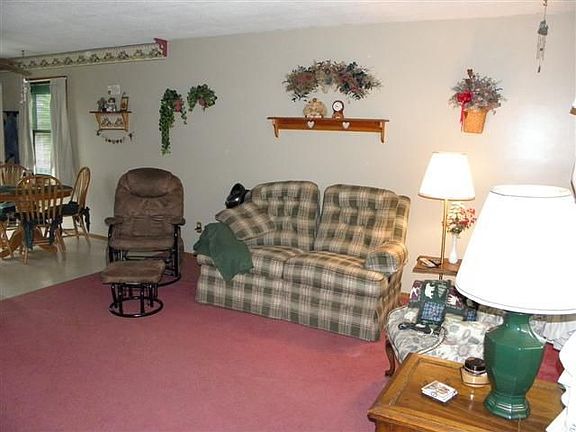 4th image of 332 Woodcock Dr