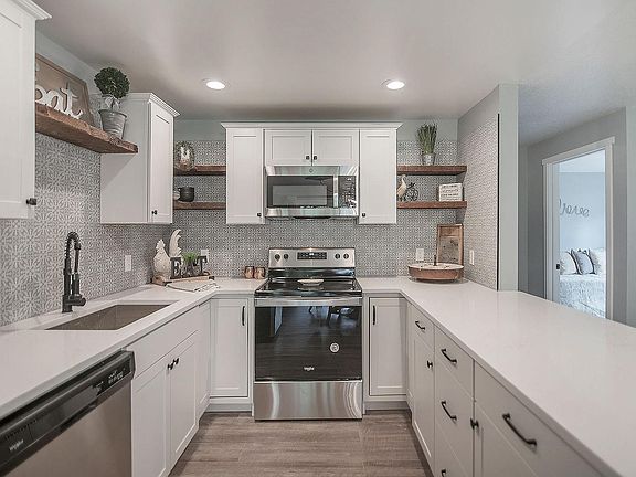 5th image of 1500 NE 52nd Ave #1