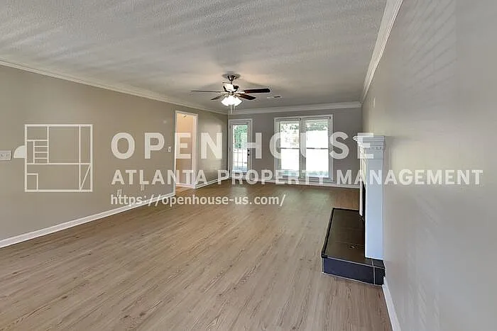 4 bed, 2.5 bath, 2326 sqft, $2,600 — Photo 3