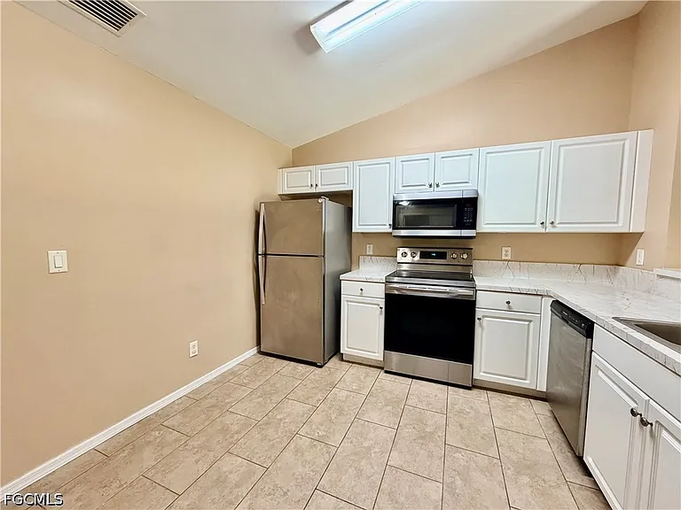 348 Bell Blvd S — Photo 14