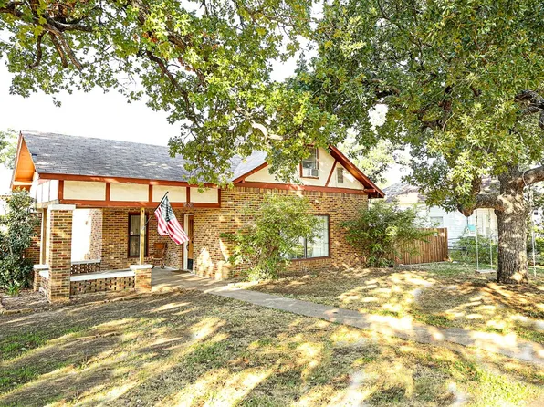 600 W Pecan St, Bowie, TX 76230