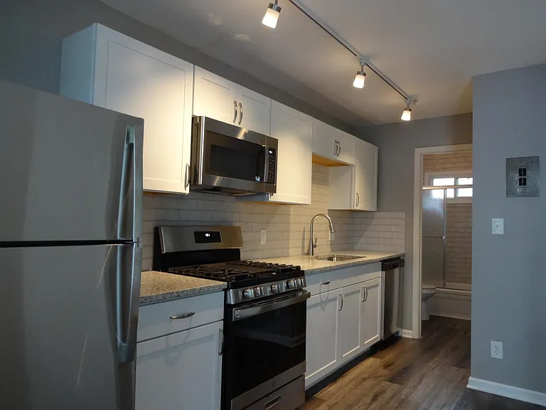 3417 1/2 Locust St #3417-1/2 — Photo 2