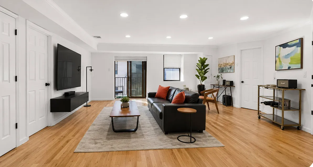 2 bed, $2,200 — Photo 1