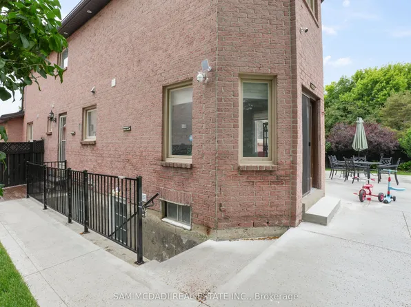 1527 Chiddingstone Cir Unit B, Mississauga, ON L5M 3P8