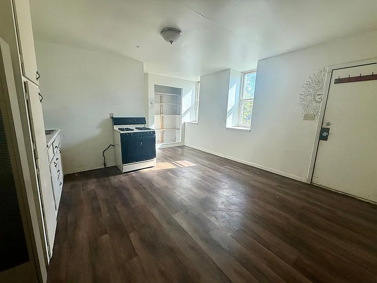 1111 Kickbusch St — Photo 4