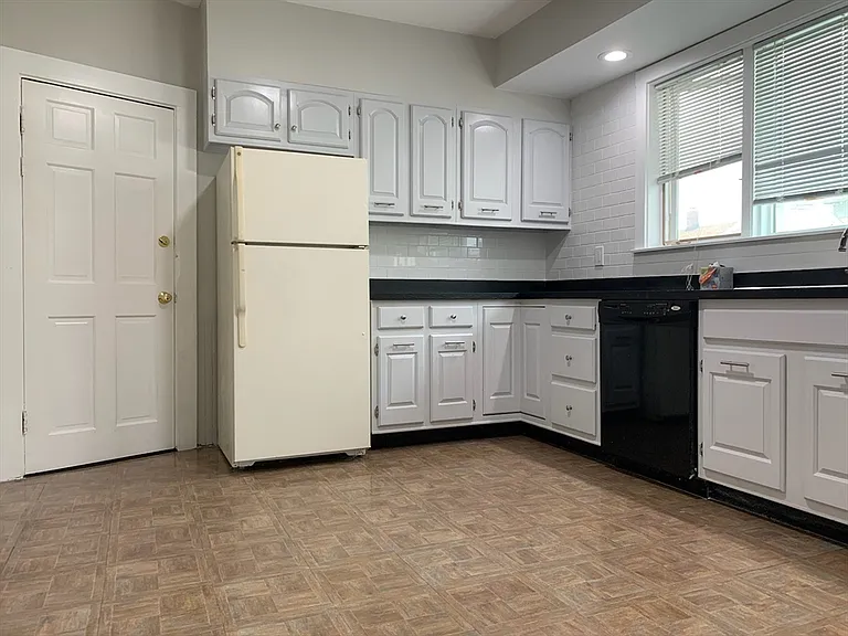 25A Bradbury Ave #2 — Photo 2