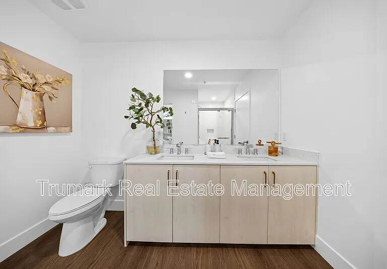 218 N El Molino Ave #204 — Photo 3