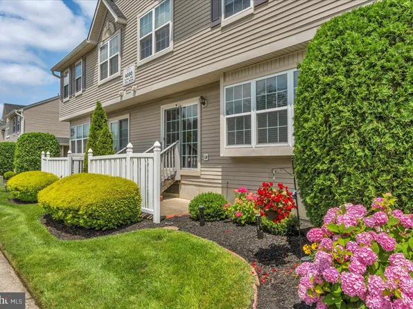 4002 Grenwich Ln, Mount Laurel, NJ 08054