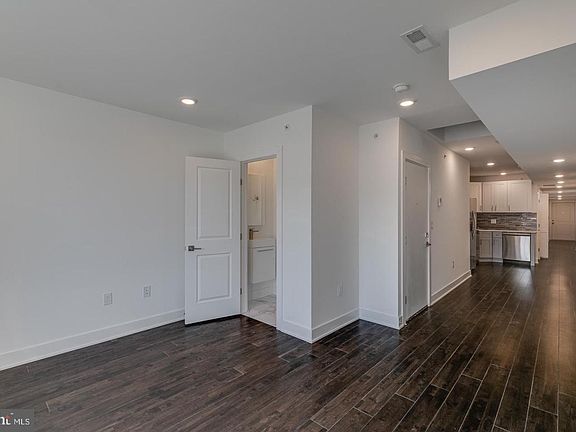 4th image of 2004 N 8th St #3C