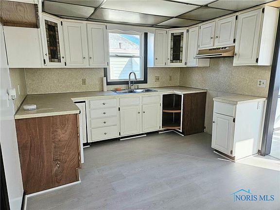 5th image of 3922 Woodhaven Dr
