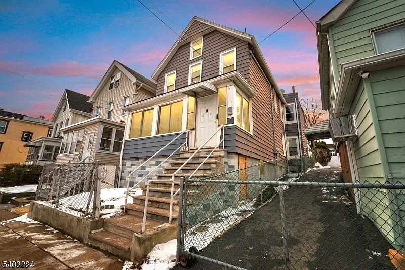 414 Mechanic St photo 1