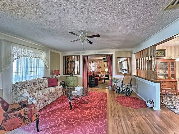 2nd image of 2307 Crystal Dr
