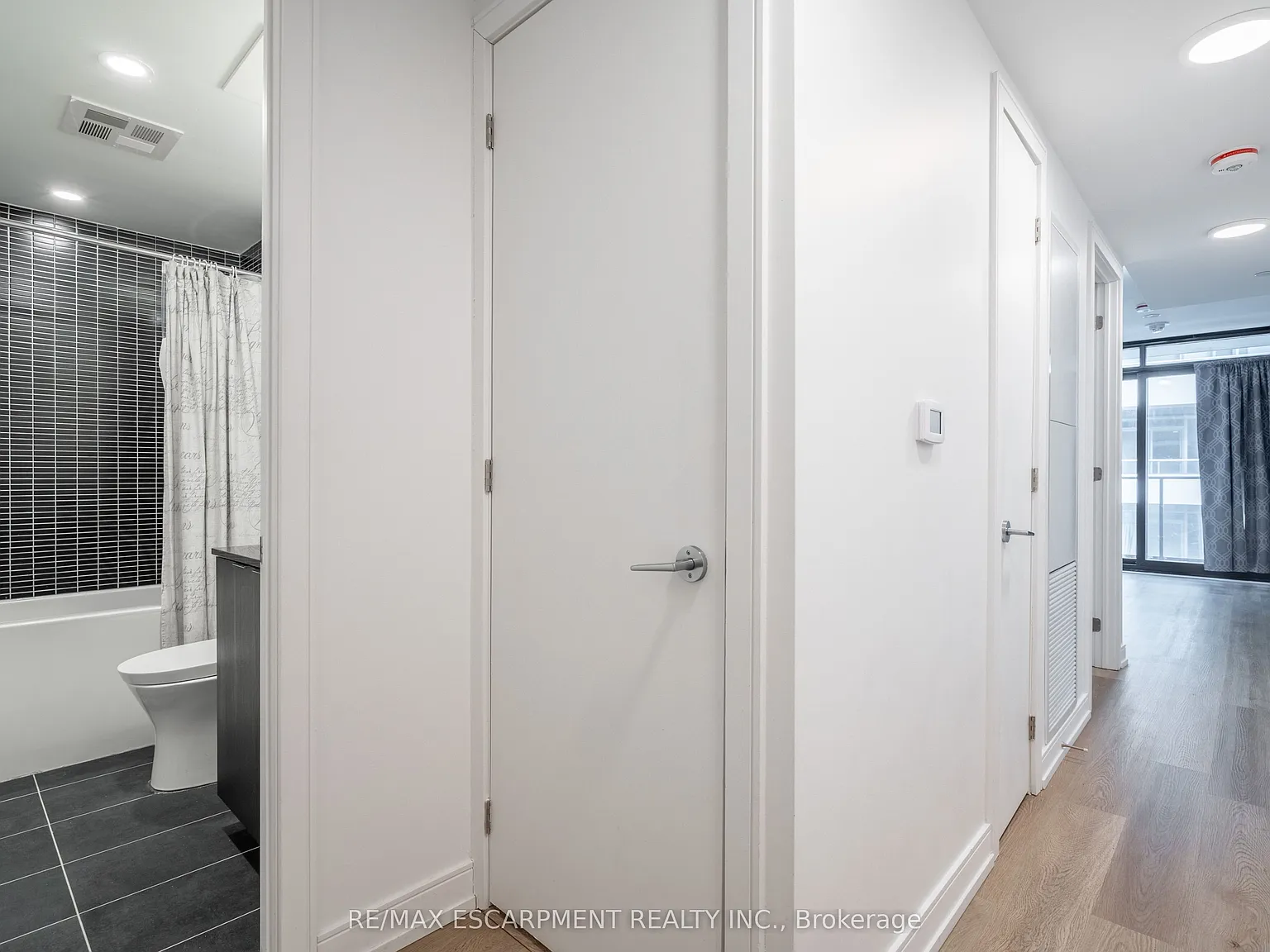 2 bed, $2,050 — Photo 3