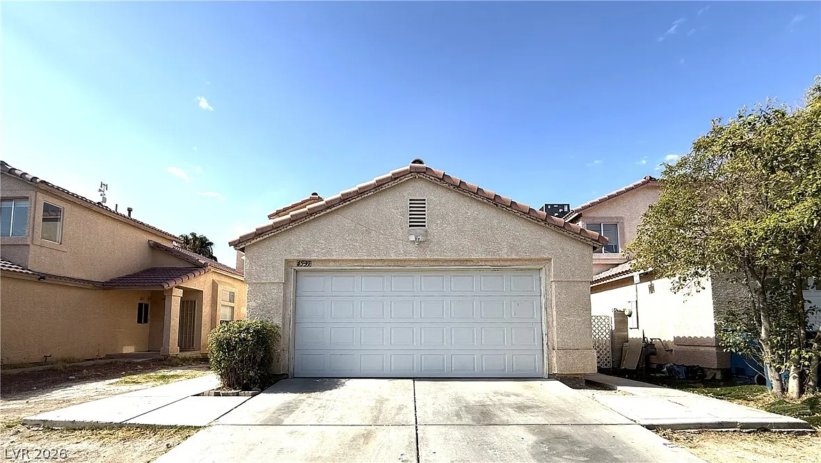 3 bed, 2.5 bath, 1665 sqft, $1,935 — Photo 1