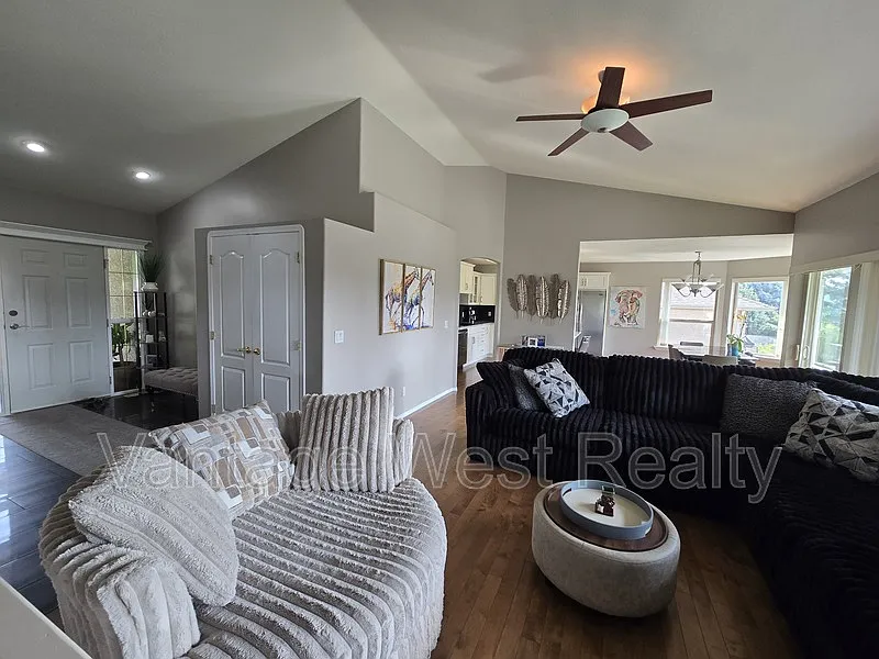 4 bed, 3.0 bath, $3,150 — Photo 4