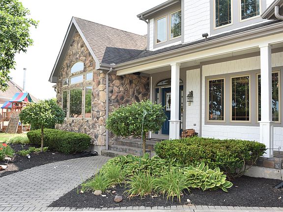 4th image of 1600 Wedgewood Dr