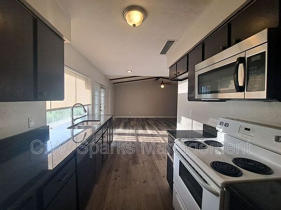 4th image of 2617 Princeton Dr