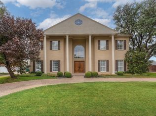 6336 Meadows West Dr, Fort Worth, TX 76132