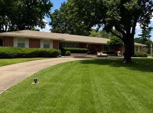 10120 Wenonga Ln, Leawood, KS 66206