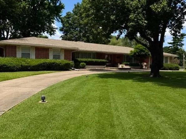 10120 Wenonga Ln, Leawood, KS 66206