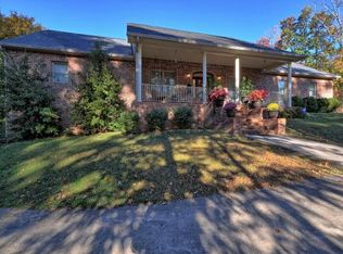 622 Harbor Point Dr, Johnson City, TN 37615