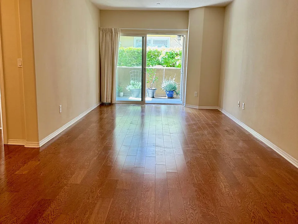 2750 Artesia Blvd #233