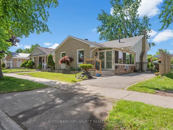 31 Renny Cres, London, ON N6E 2C4