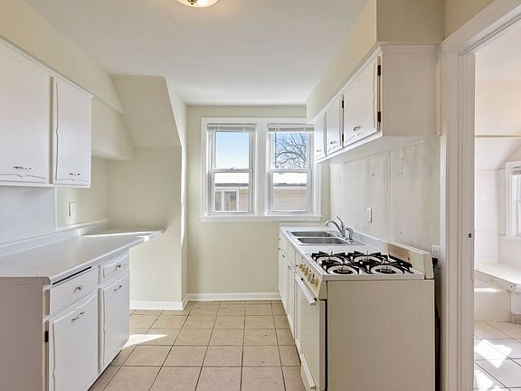 4th image of 1619 Glenwood Ave Unit 2