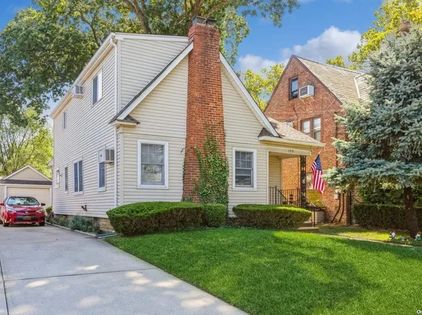 199 Lakeview Avenue, Lynbrook, NY 11563