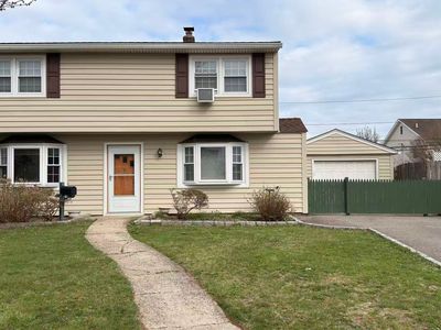 11 Surrey Ln, Levittown, NY, 11756