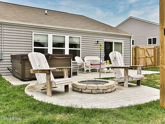 4th image of 602 Birchwood Cir