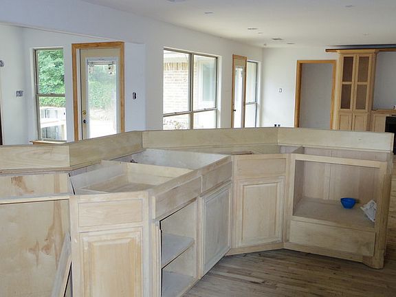 4th image of 1818 Southpark Dr