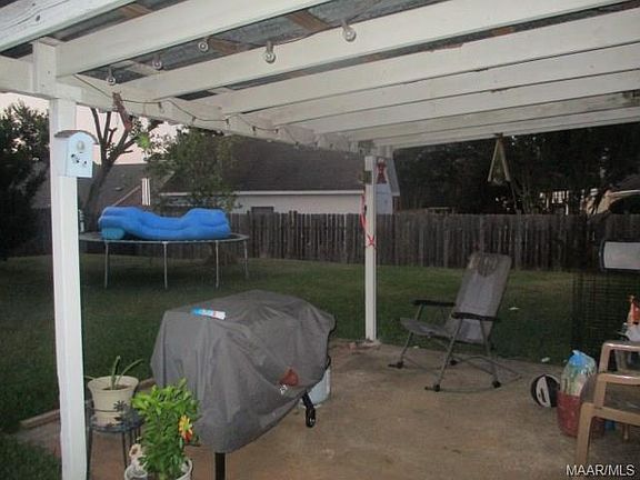 3rd image of 2904 Willow Lane Dr