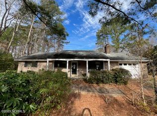807 Stately Pines Rd, New Bern, NC 28560
