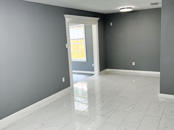 5th image of 18385 Ten Oaks Ct
