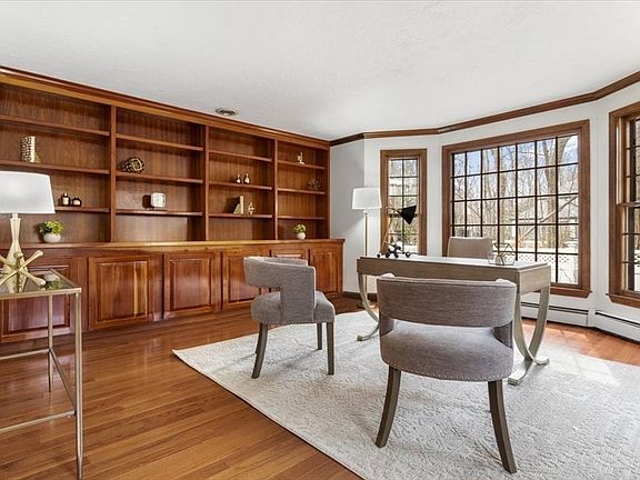 5th image of 79 Bay Colony Dr