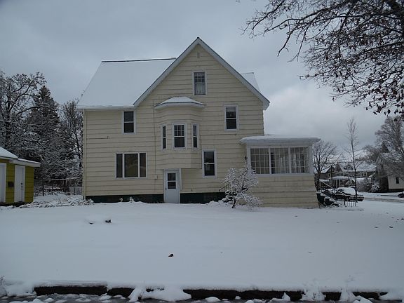 4th image of 245 Iroquois St