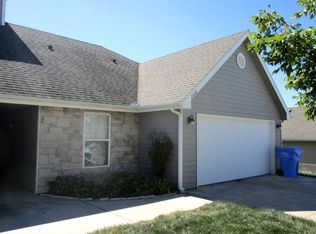 2319 E Willow Point Cir, Tonganoxie, KS 66086