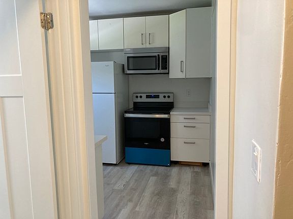 4th image of 369 N 450th St W