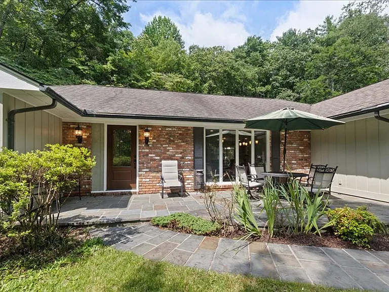 1050 Illahee Rd — Photo 2