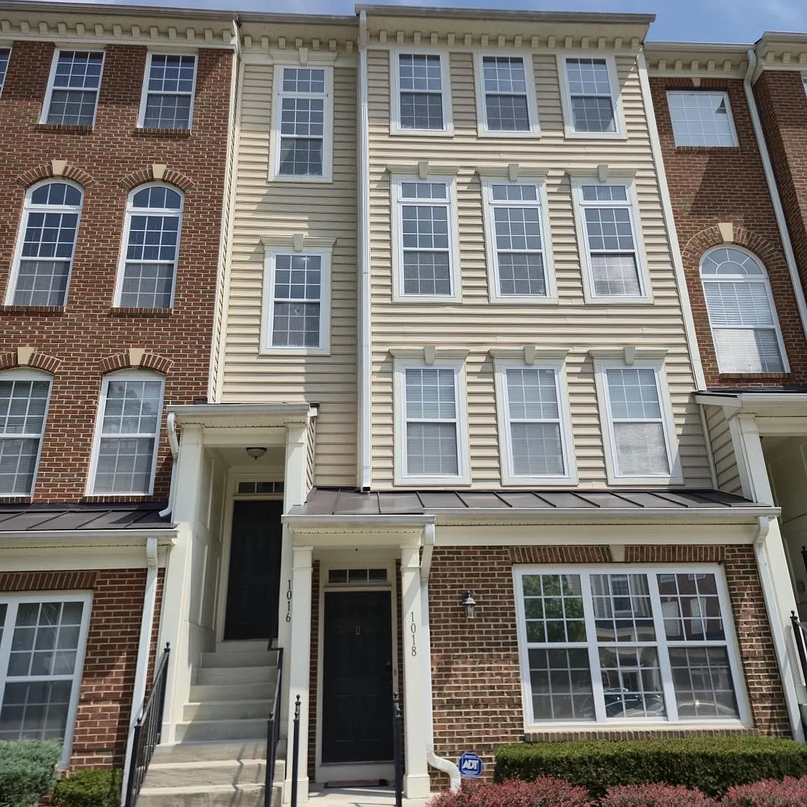 3 bed, 2.5 bath, 2269 sqft, $2,900 — Photo 1