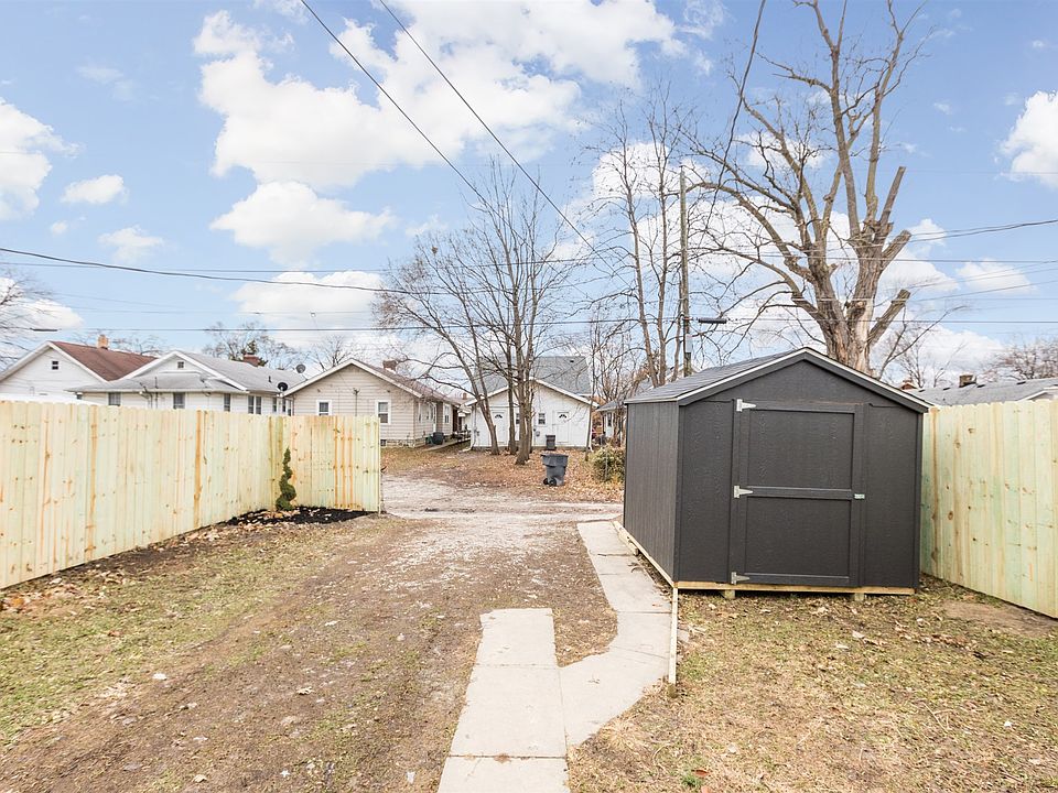 2nd image of 920 N Bosart Ave