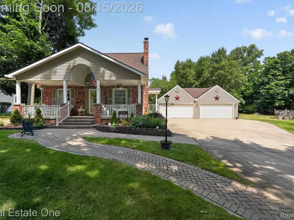 31600 Trestain St, Farmington Hills, MI 48336