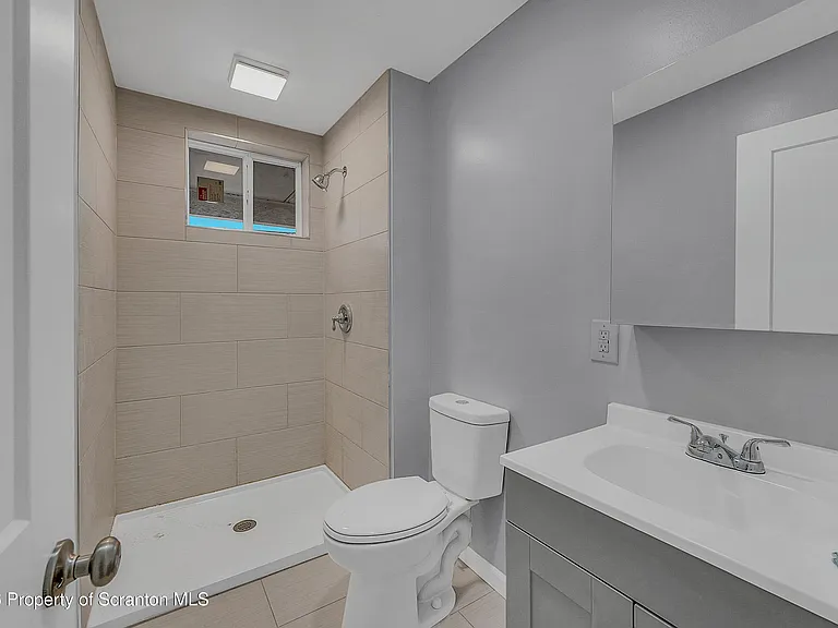 6 Green Ridge St #2 — Photo 10
