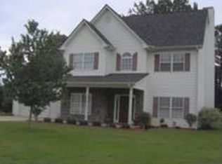 346 Henderson Lake Dr, Loganville, GA